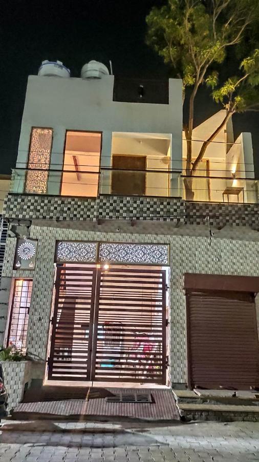 Ira Homestay Mathura - Divine Spiritual Stay Εξωτερικό φωτογραφία