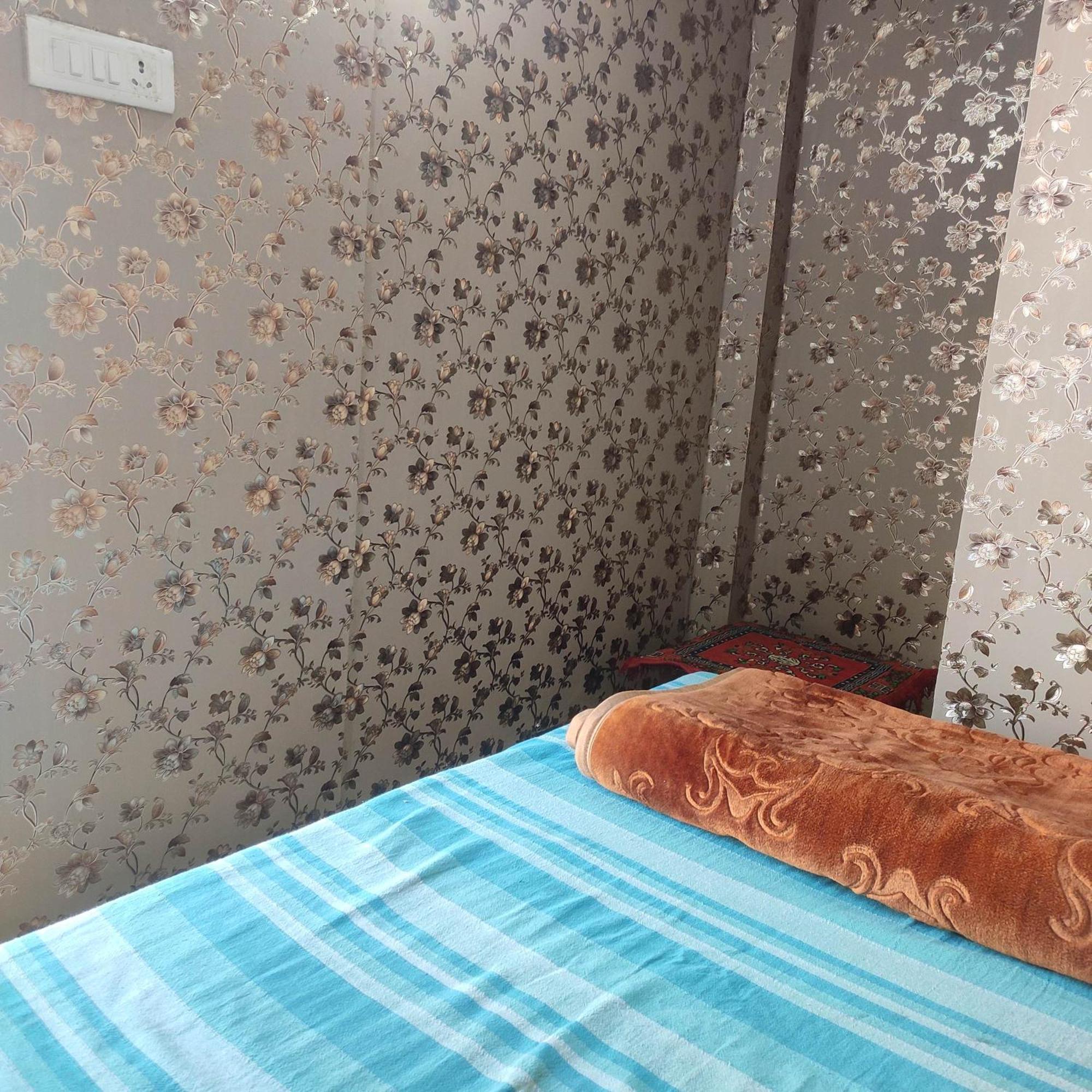 Ira Homestay Mathura - Divine Spiritual Stay Δωμάτιο φωτογραφία